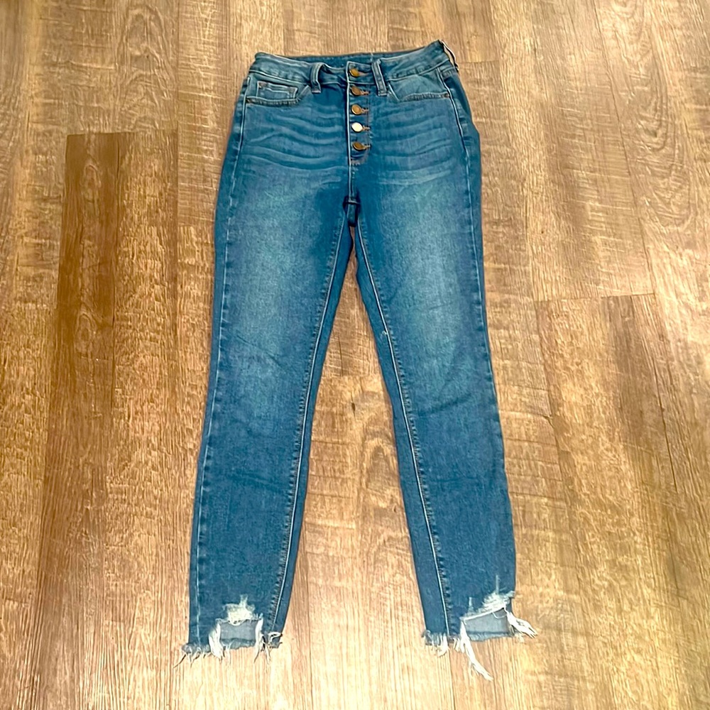 High Wasted Button Up Stretchy Jeans - Medium Wash - size 26 - great condition